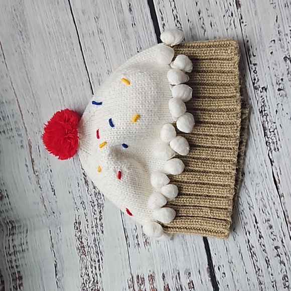 Cupcake hats - Picture 4 of 4